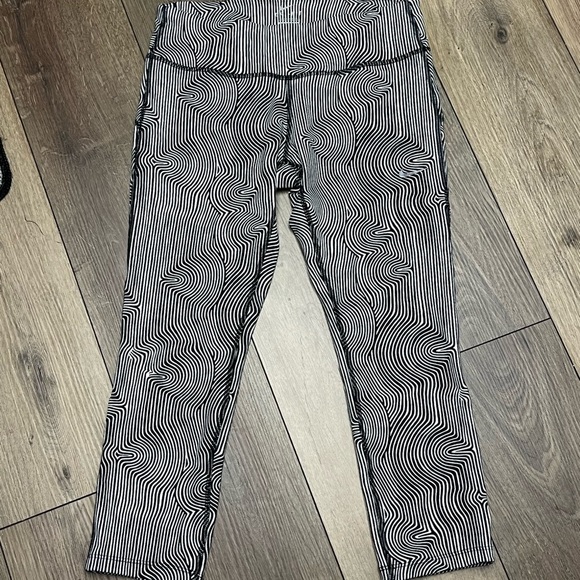 Nike Dri Fit Leggings Women Size M White Black Striped Swirls Yoga Pants - Picture 10 of 10